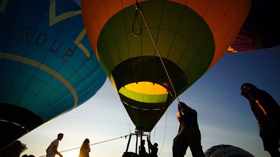 Hot air balloon