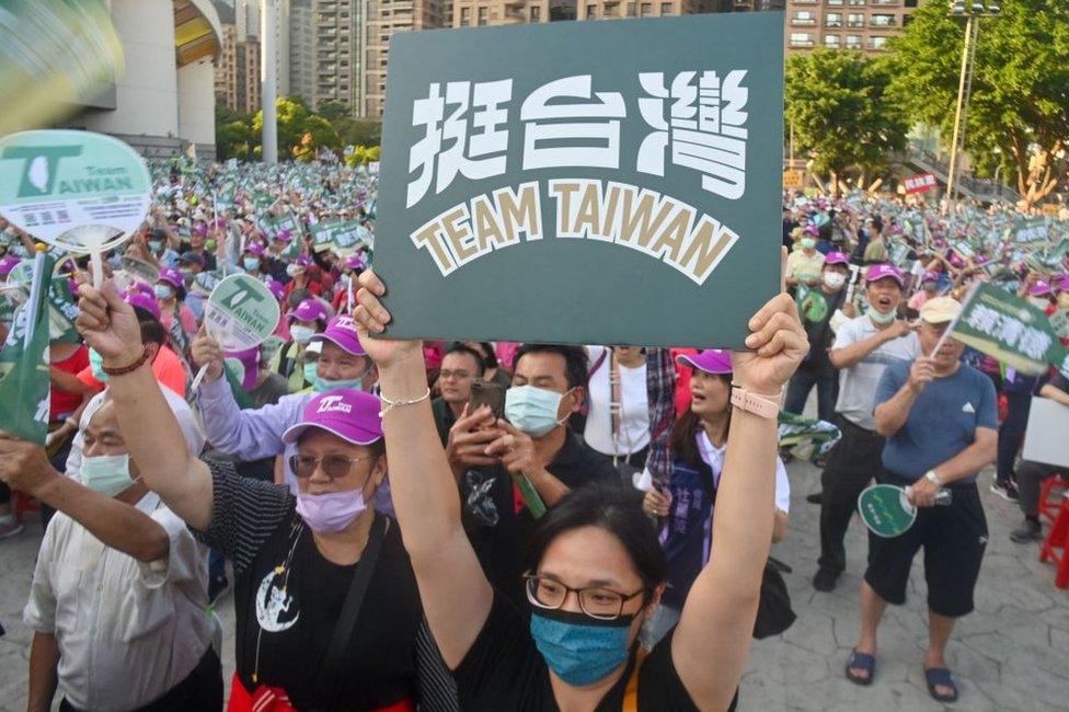 A supporter of Lai Ching-te, presidential candidate for 2024 from the ruling Democratic Progressive Party (DPP), displays a placard during a campaign rally in New Taipei City on November 4, 2023.