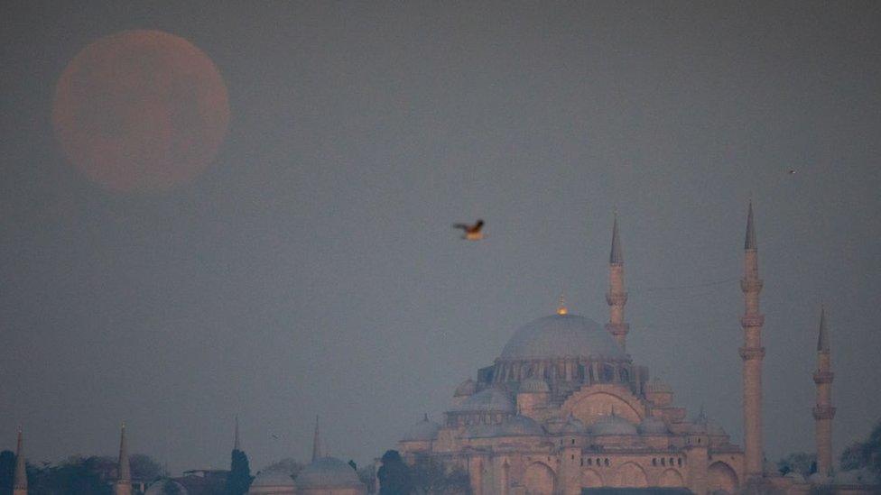 moon-in-istanbul.