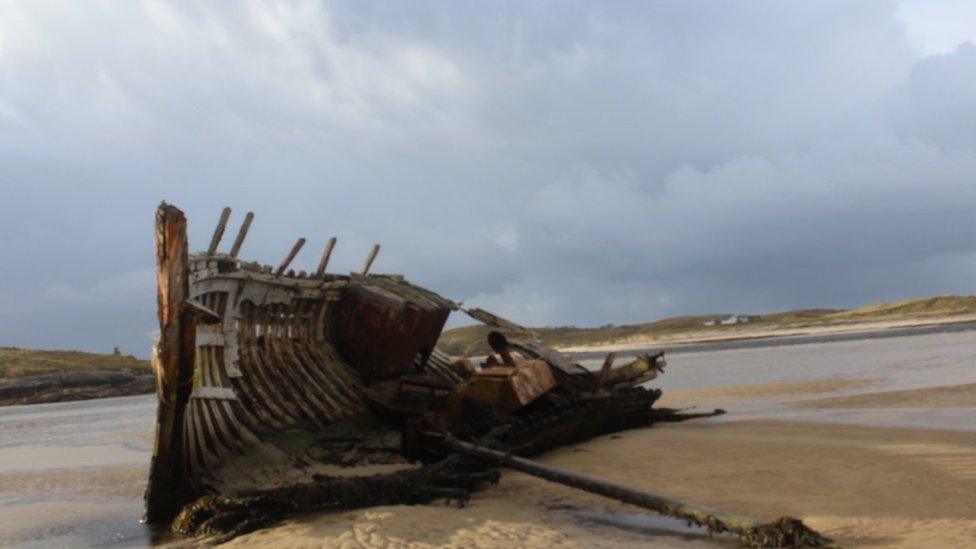 shipwreck on donegal beach