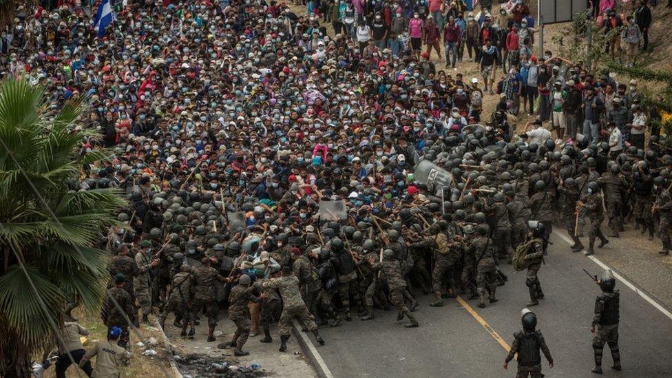 Several Guatemalan soldiers clash with Honduran migrants at a police control in the city of Chiquimula, Guatemala