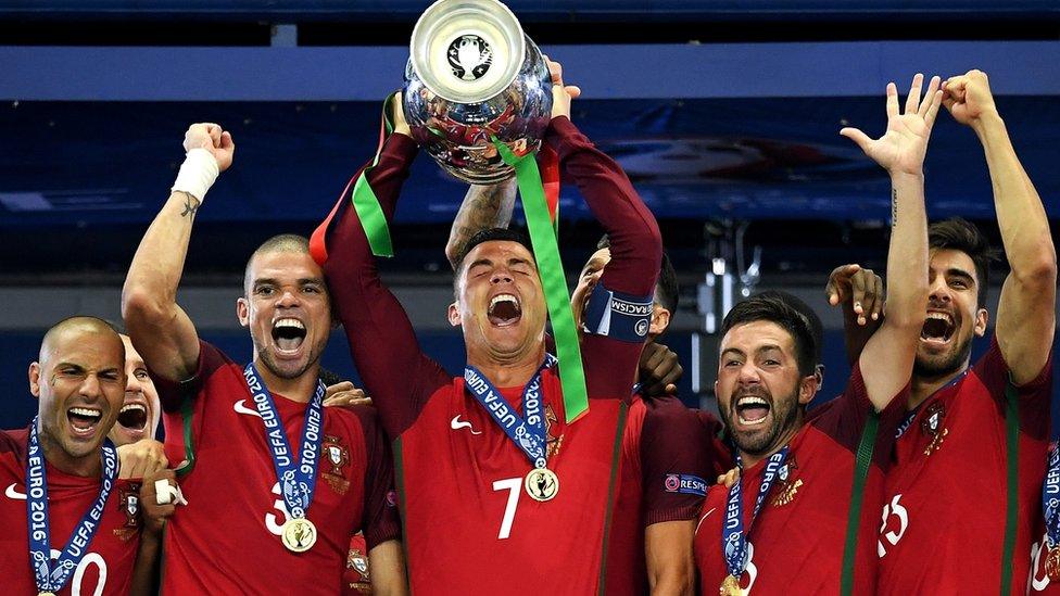 Ronaldo lifts Euro 2016 trophy.