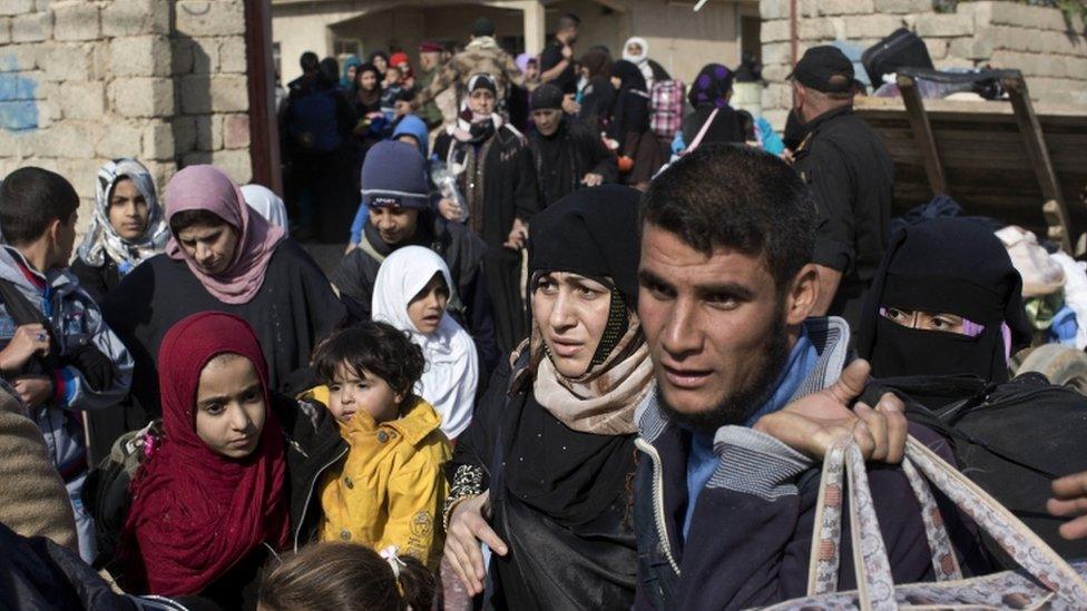 Civilians in Mosul's eastern Gogjali area