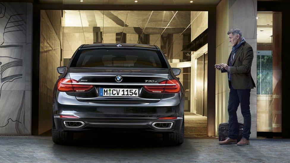 BMW 7 Series self-parking graphic