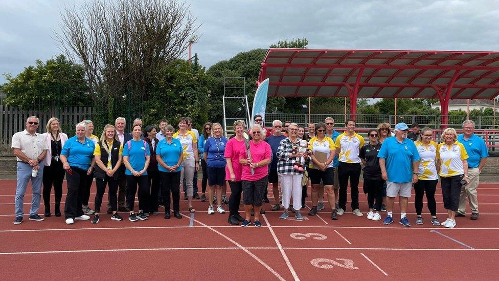 Islanders with the commonwealth baton