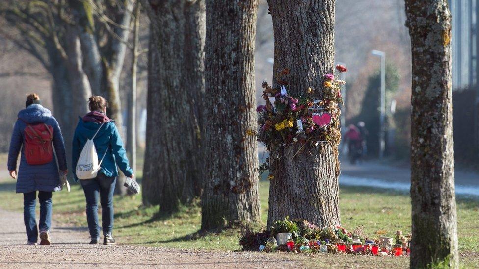 Flowers at murder scene in Freiburg, 5 Dec 16