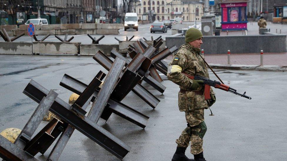 Milwr Wcráin yn Kyiv