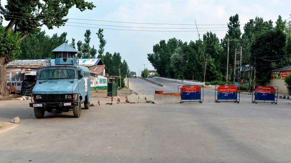 Blocked-road-in-Kashmir.