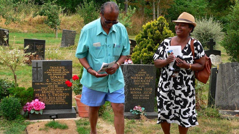 Relatives of Pearl Thompson by her grave