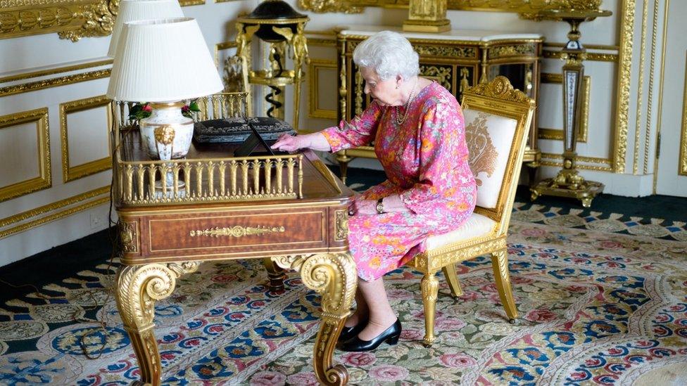 Queen Elizabeth II using social media