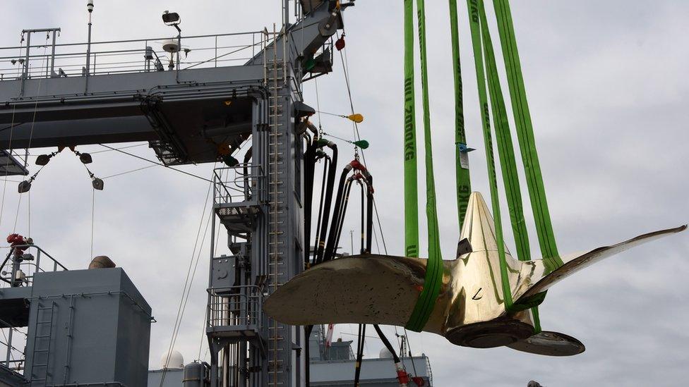 Propeller from UC-75 loaded onto the FGS Bonn in Plymouth