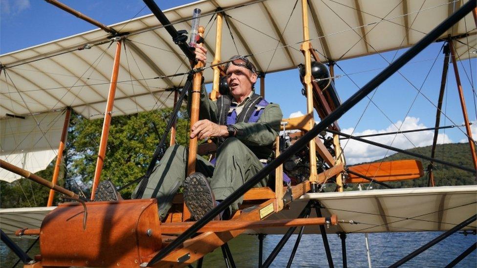 Waterbird seaplane flight