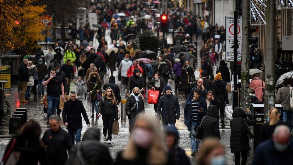 shoppers in glasgow