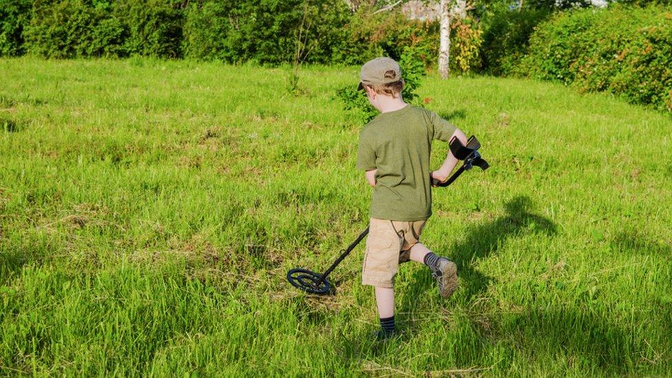 young metal detectorists