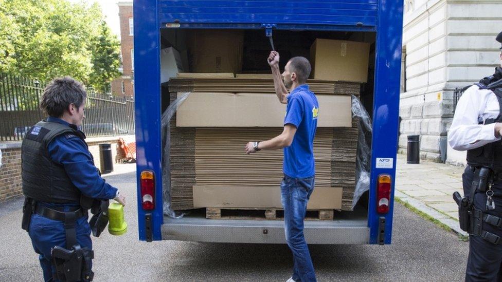 Removal van at Downing Street