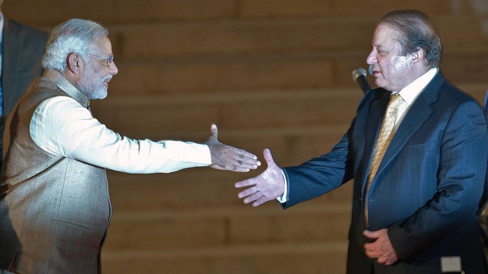 Newly sworn-in Indian Prime Minister Narendra Modi (L) prepares to shake hands with Pakistani Prime Minister Nawaz Sharif after the swearing-in ceremony at the Presidential Palace in New Delhi