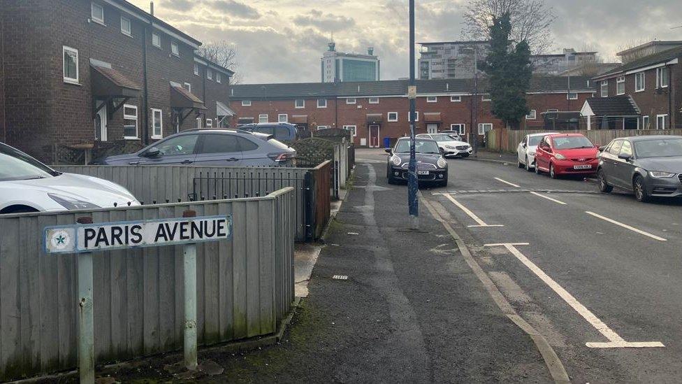 Paris Avenue, Salford