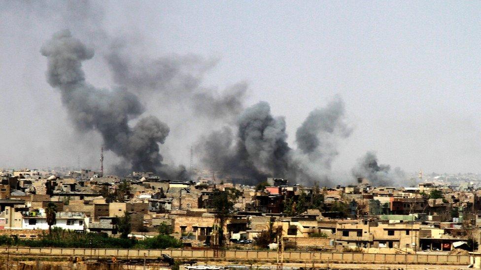 Smoke clouds rising from the western part of Mosul city, Iraq (3 July 2017)