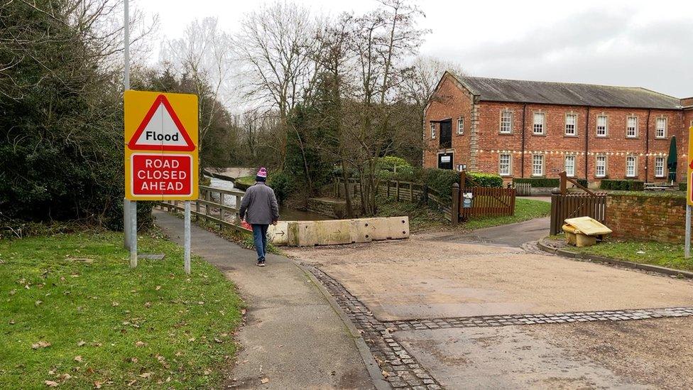 Rufford Ford, Rufford Lane