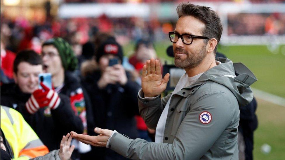 Ryan Reynolds ar y Cae Ras ddydd Sul