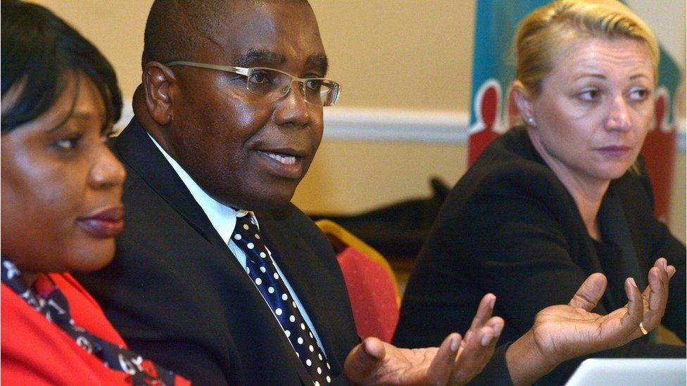 Wilfred Nderitu (C), lawyer for Kenya's post-election violence victims, flanked by International Criminal Court (ICC) Outreach Co-ordinator Maria Kamara (L) and ICC Chief of Registry Jelena Vukasinovic (R), at a news conference on 5 April 2016 in the Kenyan capital, Nairobi