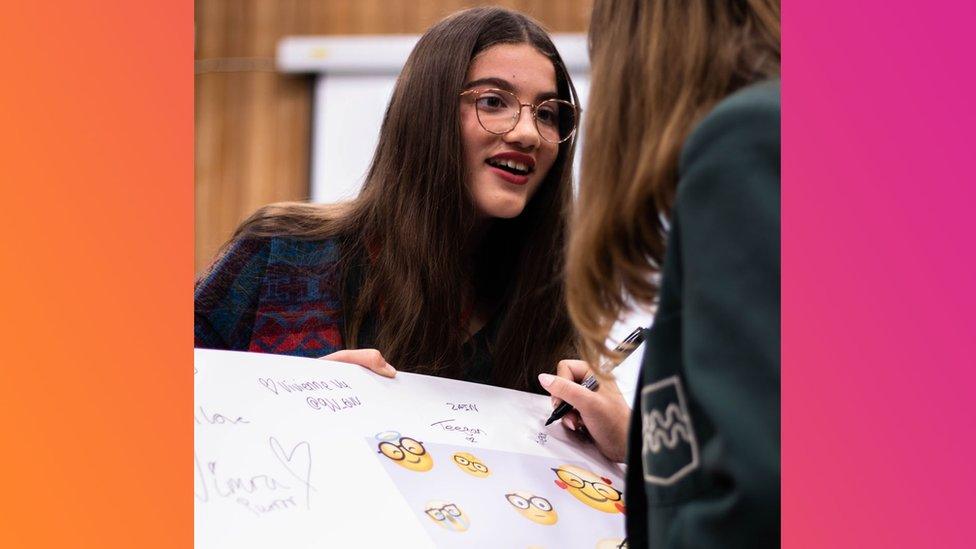 Lowri-holding petition-which-schoolgirl-is-signing