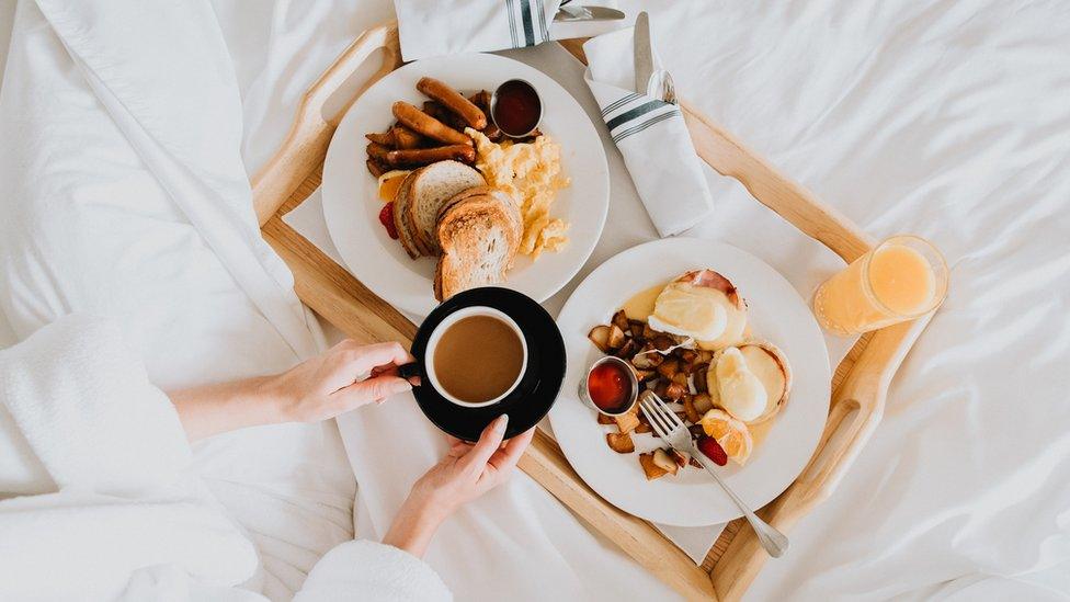 breakfast-in-bed.