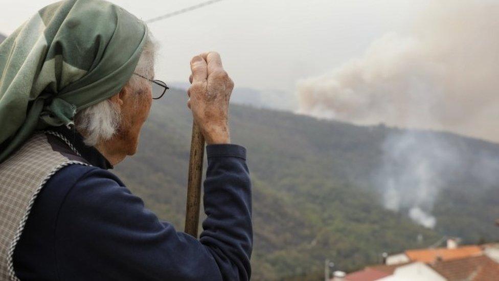 Local resident watches a forest fire in Serra do Açor, Arganil, central Portugal 16/10/2017