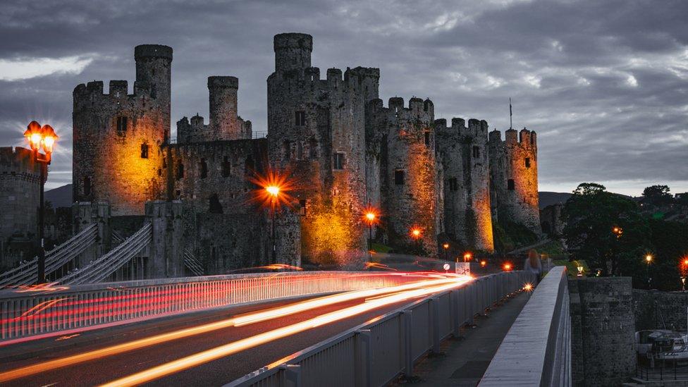 Conwy Castle by Luc Davies