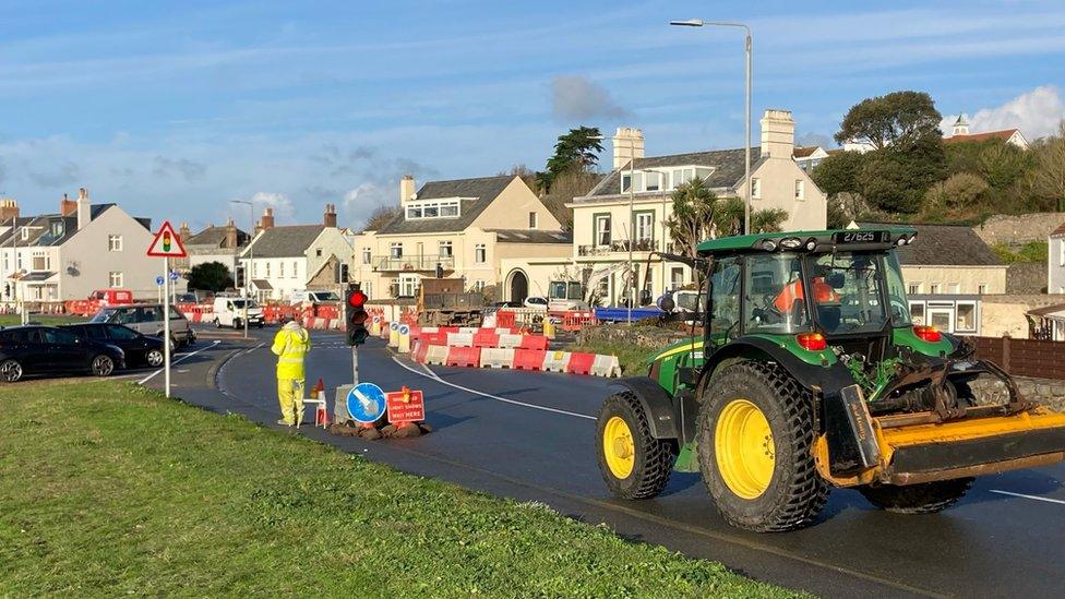 Traffic lights at the junction of Bulwer Avenue, Grandes Maisons Road and Les Bas Courtils Road