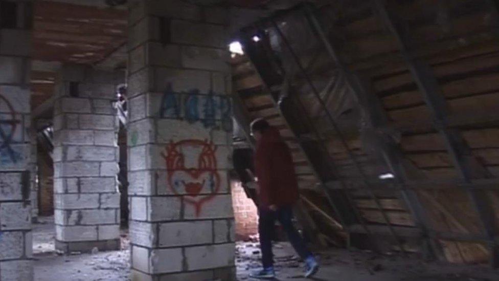 A view of the inside of the castle where there are breeze blocks covered in graffiti