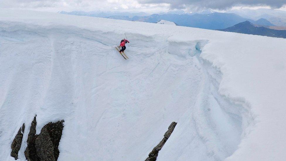 Extreme skiing