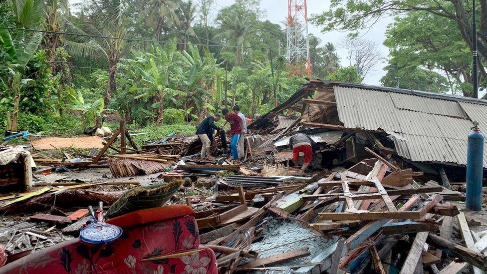 Indonesian residents gathering their possessions near Anyer Beach