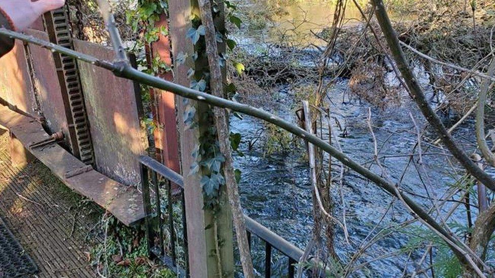 The blockage at River Lambourne