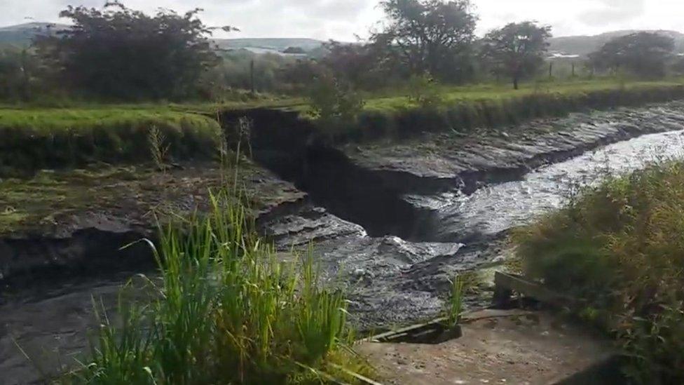 Breach in Leeds and Liverpool canal