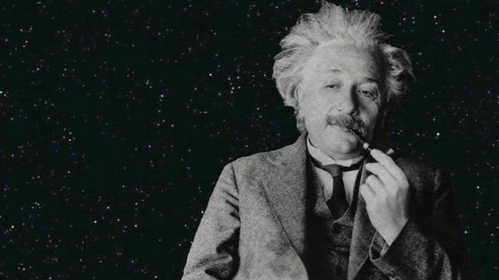 Mi gafodd y gwyddonydd Albert Einstein ddylanwad mawr ar gwrs y byd er fod ganddo ddyslecsia.