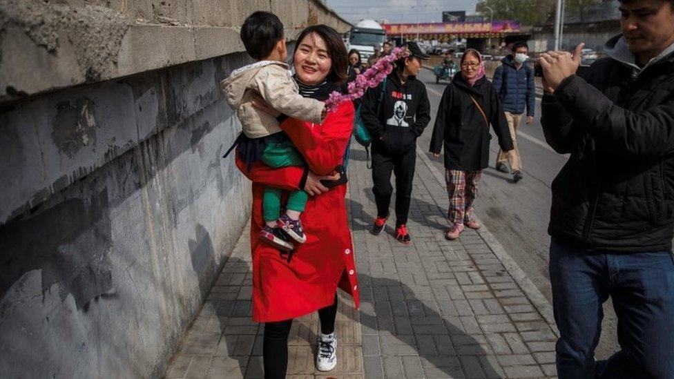 Li Wenzu is walking from Beijing to Tianjin