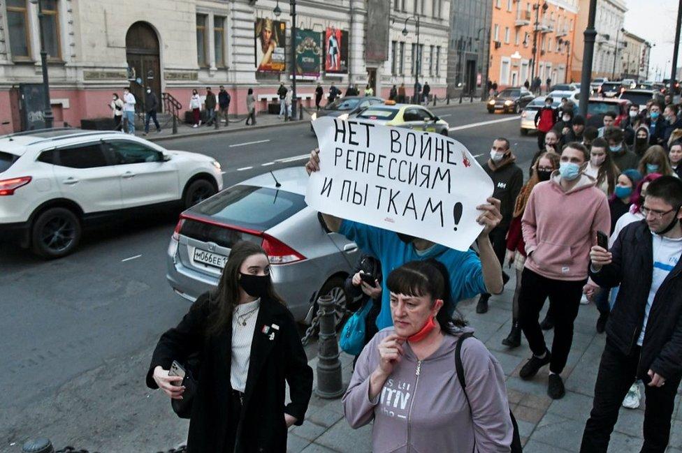 A pro-Navalny march in Vladivostok, 21 Apr 21