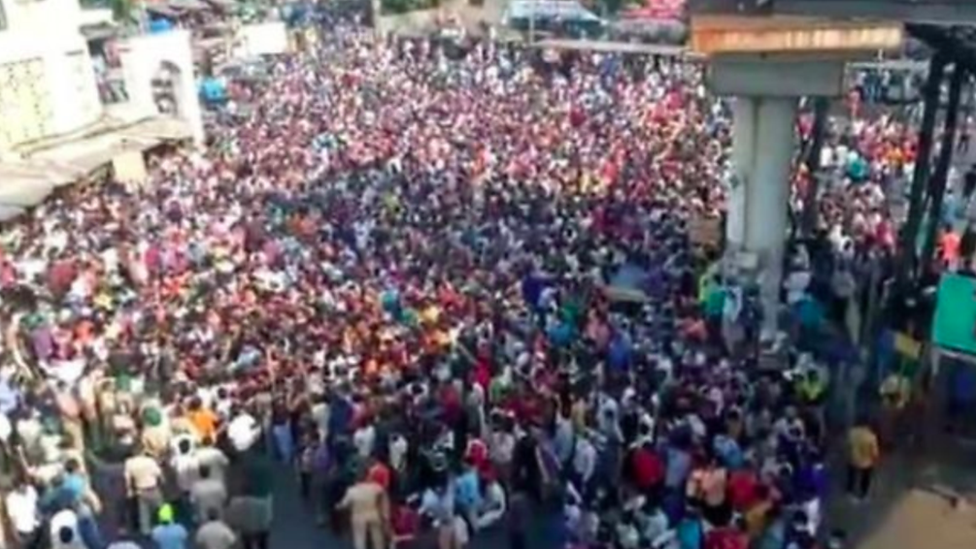 Crowds at Bandra station