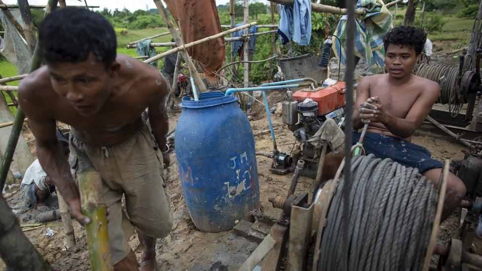 Men work to extract crude oil in Kyaukpyu township, Rakhine, Myanmar (15 Oct 2015)