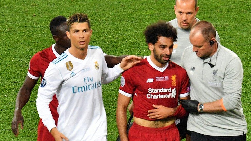 Ronaldo, Salah and club physios head off pitch