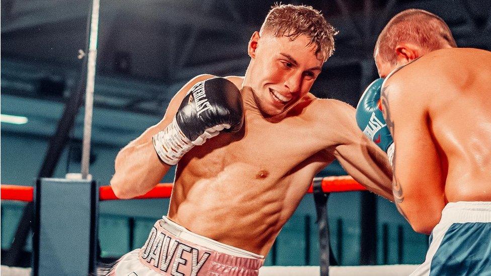 Frankie Davey boxing