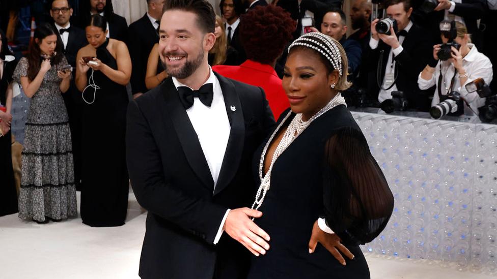 Serena Williams husband cradles her baby bump