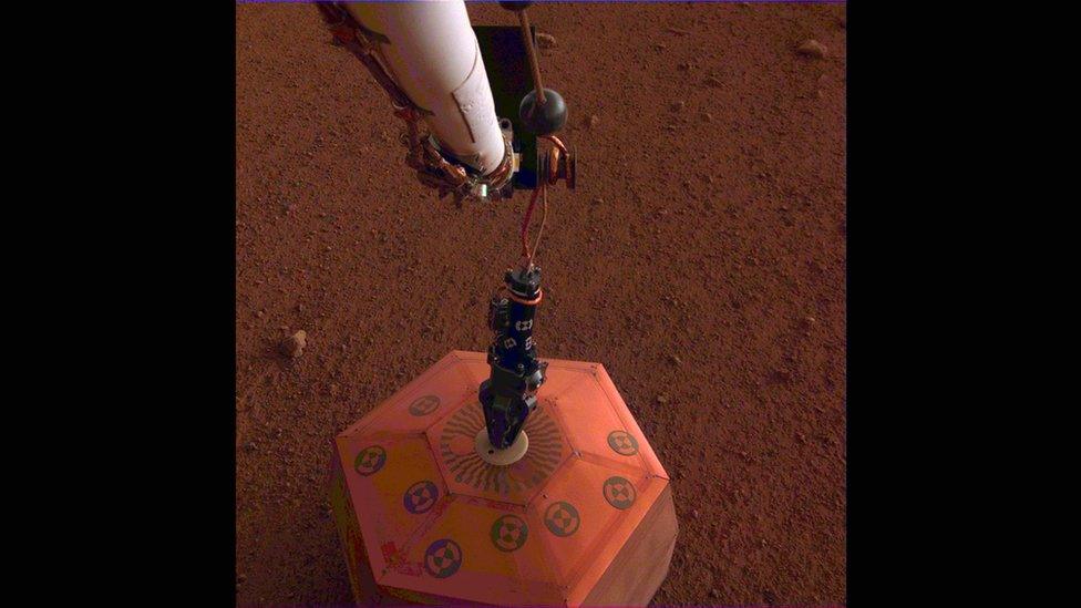 The InSight rover and its sensor