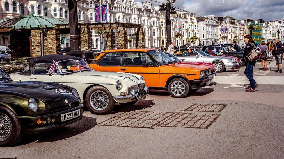 Cars on Loch Promenade in 2022