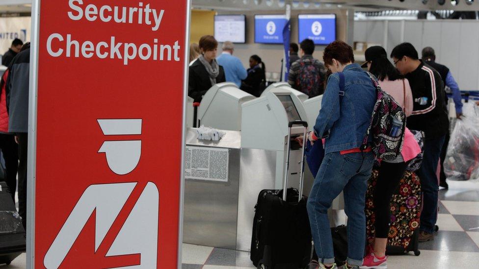 Check-in at Chicago O'Hare airport, 22 Mar 16