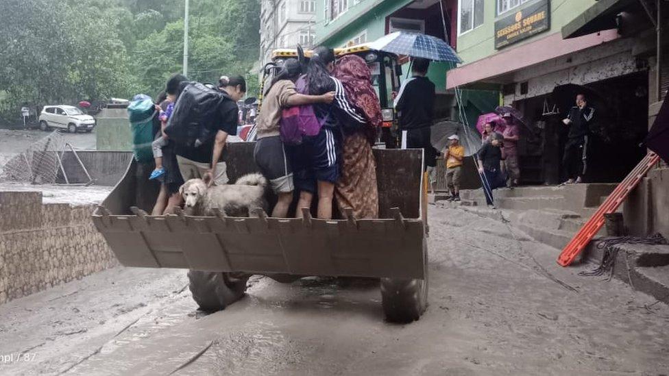 Indian army rescues people using cranes