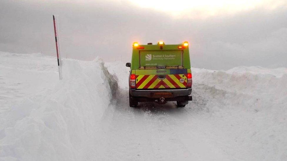 Deep snow between Stronelairg and Melgarve