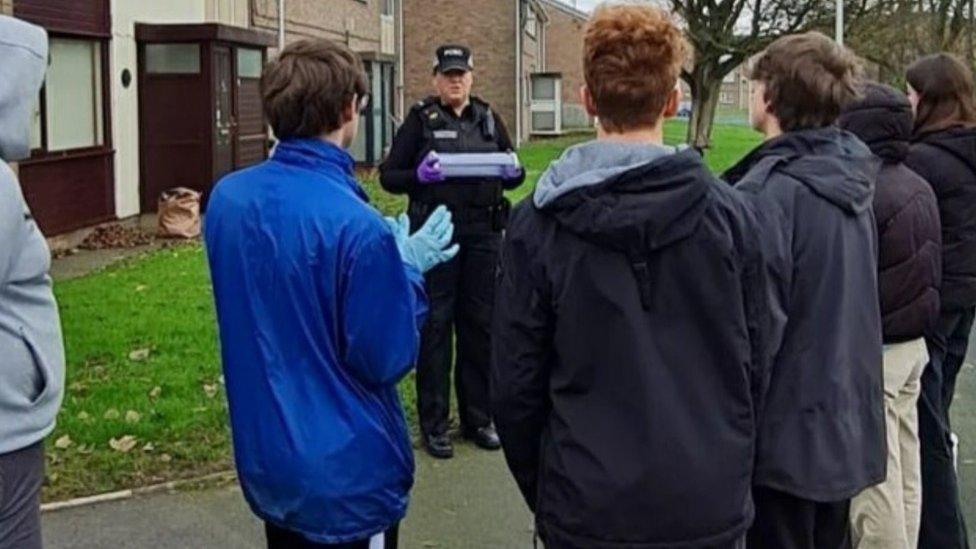 Police officer speaking to children about knife crime