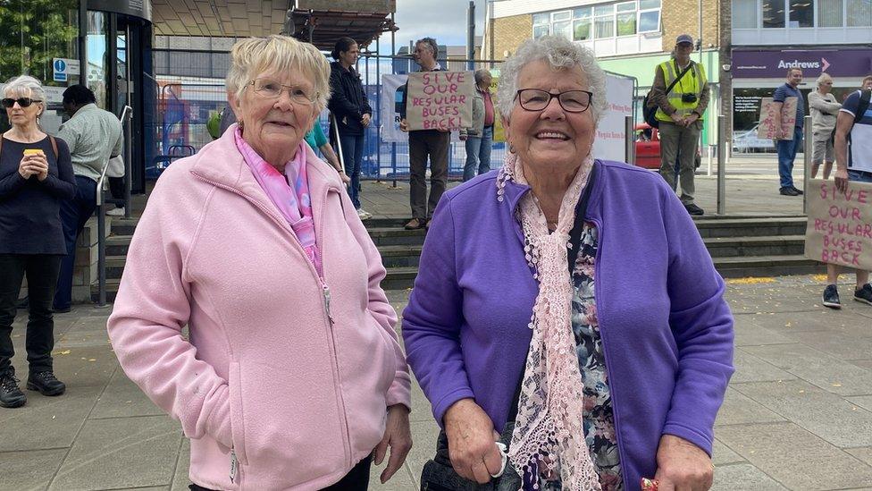 SIsters Margaret Dando (left) and Janet Stevens (right)